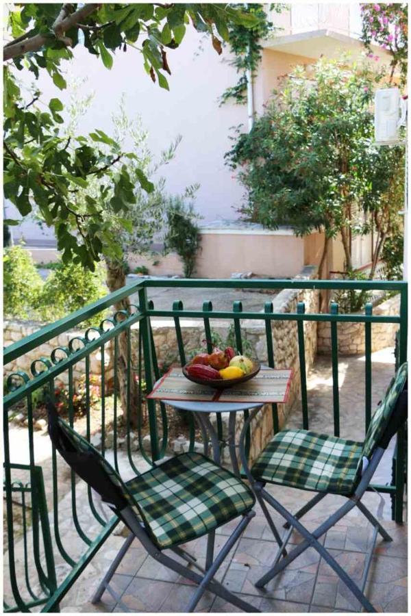 Apartments Lujo Примоштен Екстер'єр фото