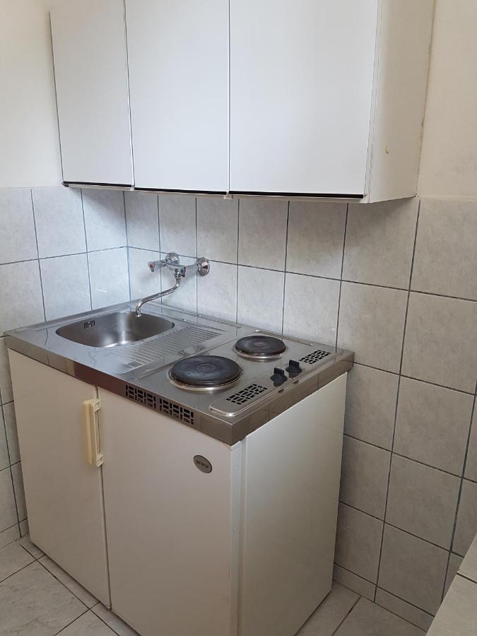 Apartments Lujo Примоштен Екстер'єр фото