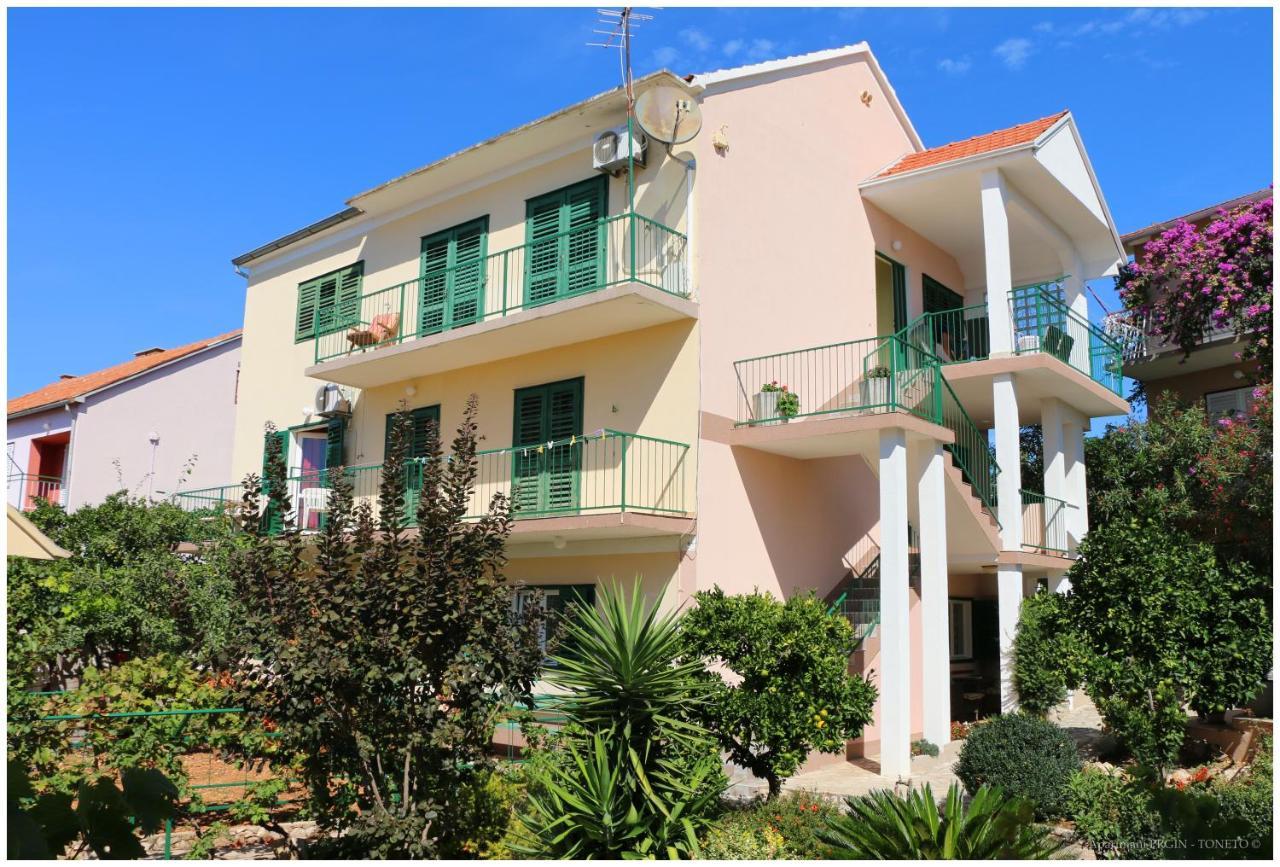 Apartments Lujo Примоштен Екстер'єр фото