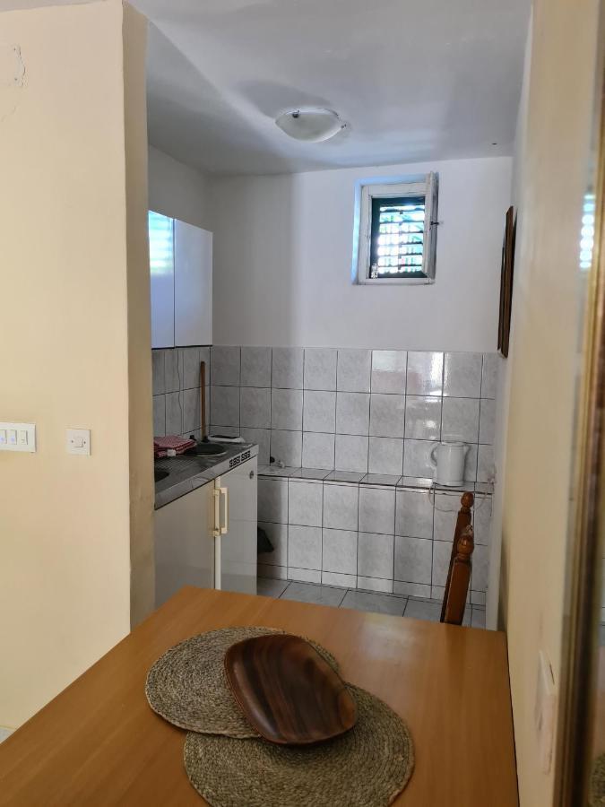 Apartments Lujo Примоштен Екстер'єр фото